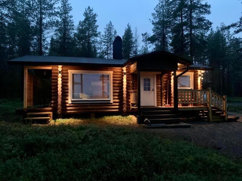 Kaupinmaja, Yllaes, Aekaeslompolo, Lapland - Log Cabin With Lake And Fell Scenery 外观 照片